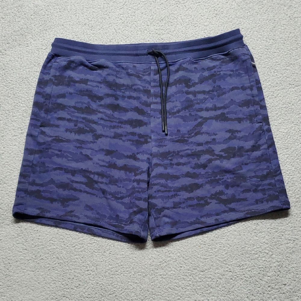 Fabletics Men's Navy Blue Camo Workout Shorts Size XXL